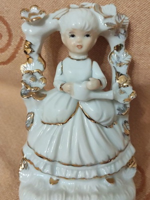 Porcelain decorative figurine used, good condition