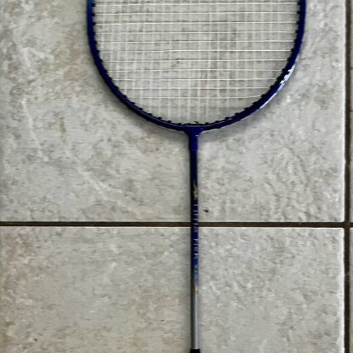 Little Fish 7 badminton racket with LEIOU carrying case
