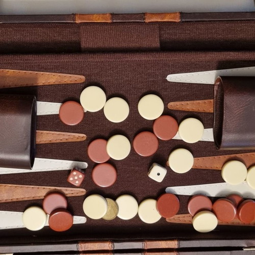 BACKBOARD IN A LEATHER CASE