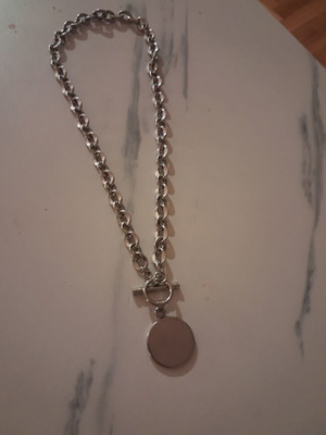 Necklace like new, silver color