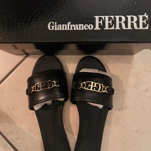 Gianfranco Ferre Black Platform Sandals like new, size 39