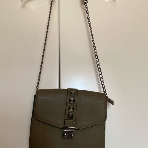 Women's crossbody bag used with zipper and inner compartment