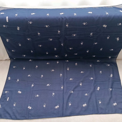 Headscarf like new, size 93/87 cm