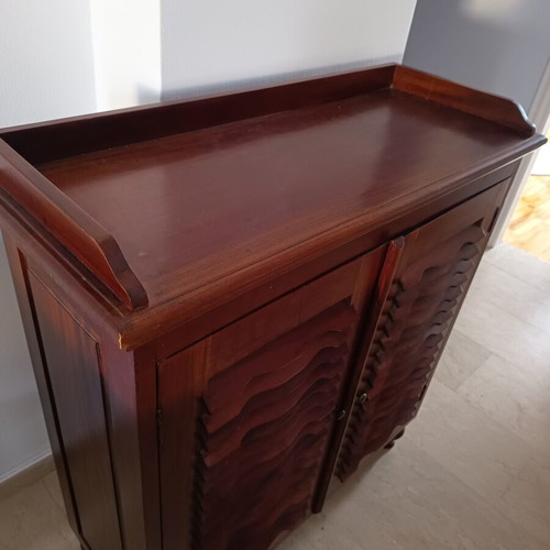 Wooden shoe rack elegant, like new, walnut color