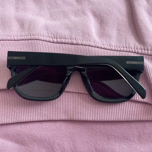 Brut sunglasses like new, black