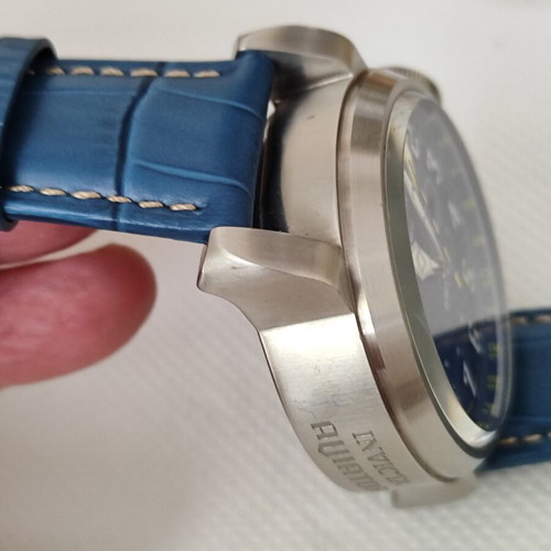 Invicta Swiss men's wristwatch, blue dial, 52mm, steel, 100m waterproof