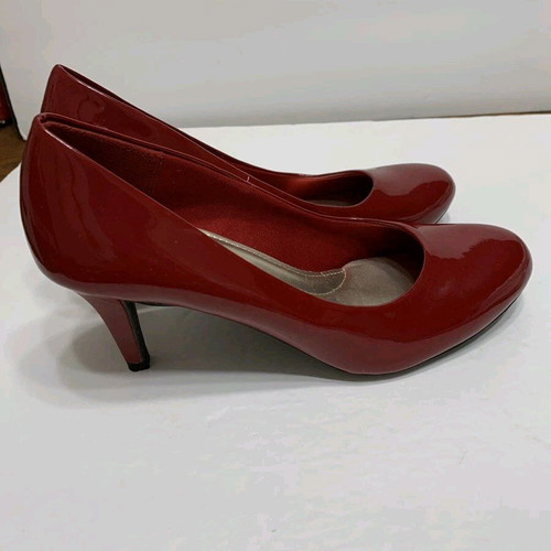 Red patent leather pumps