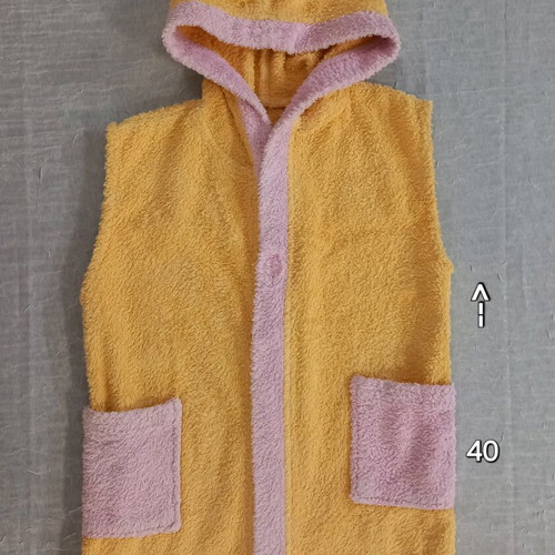 Children's sleeveless bathrobes like new, pack of two for 5 years old