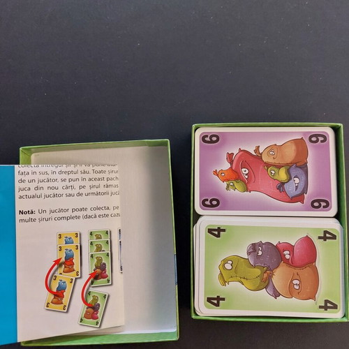Board game Oikogeneia Sakoulaki Romanian edition like new with Greek instructions