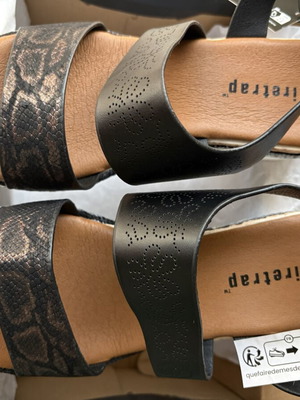 Firetrap women's sandals size 36 new, black and white
