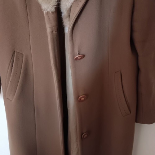 Veto women's coat brown like new with detachable fur