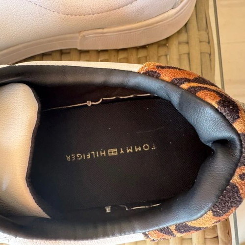 Tommy Hilfiger γυναικεία sneakers με λεπτομέρεια λεοπάρ και χρυσό σαν καινούργια