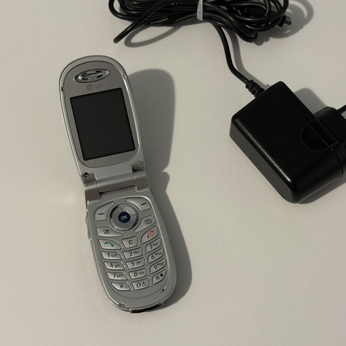 Vintage LG C2200 flip phone (2004), blue, with camera
