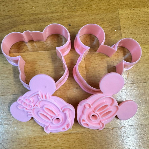 Plastic Mickey & Minnie Mouse fondant cutters set of 2 like new