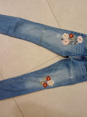 Τζιν παντελόνι Zara με λουλούδια μεταχειρισμένο, νούμερο 42, ελαστική μέση