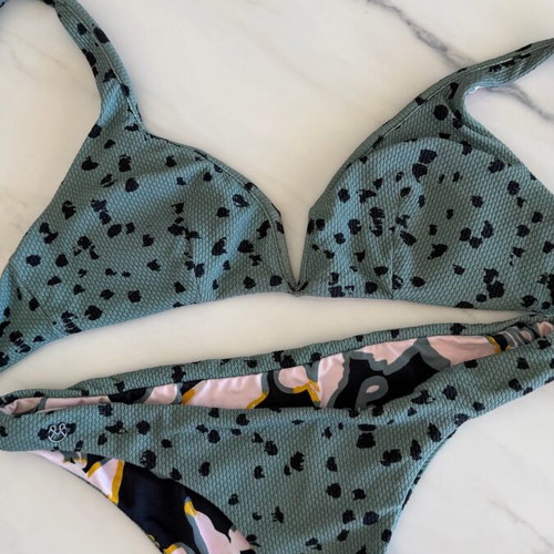 Bikini set like new, reversible black and khaki, size S