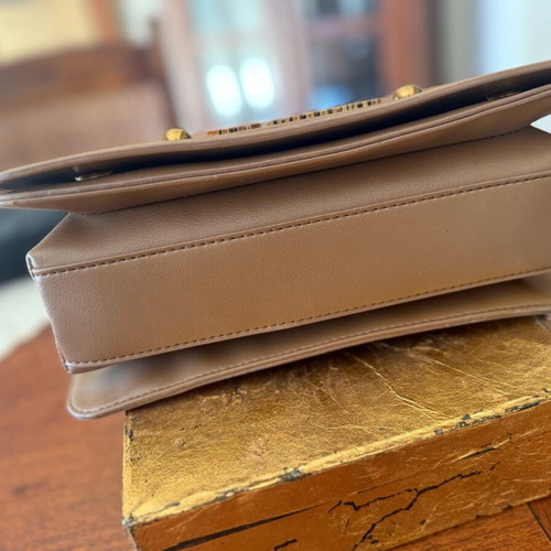 Moschino shoulder bag like new, camel color