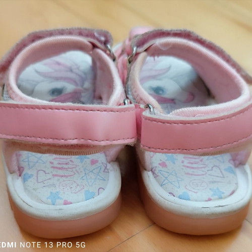 Disney sandals size 26 used with lights, pink