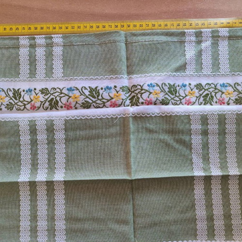 Vintage dining tablecloth set with 6 napkins, green floral embroidery