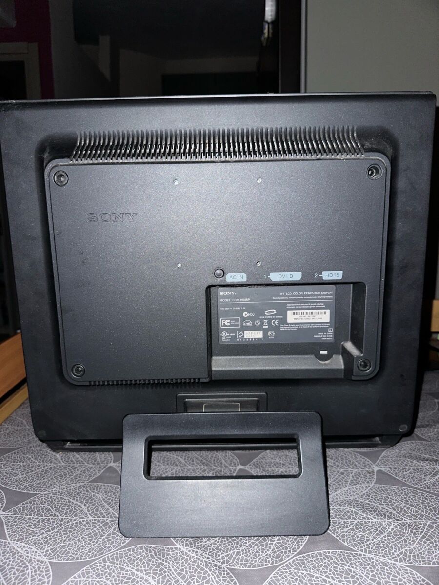 Sony SDM-HS95P/B 19'' monitor used - € 70,00 - Vendora.cy