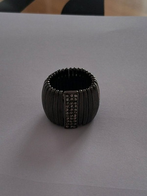 Anthraki ring with gray stones like new