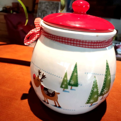 Christmas ceramic cookie jar like new with embossed decorations