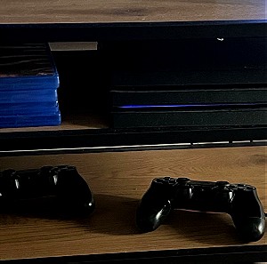 PS4 pro 1 Terabyte με 2 controllers