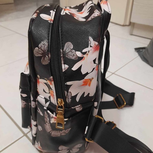 Backpack black floral in like new condition, shoulder bag