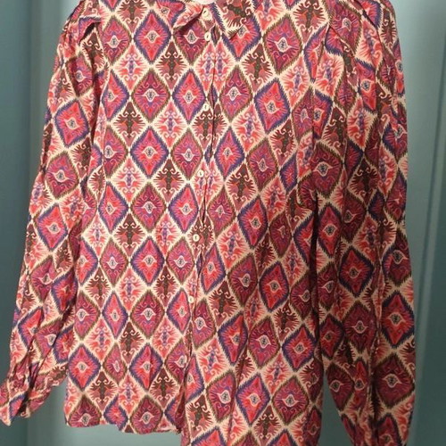 Geisha blouse size M like new, lightweight multicolor fabric