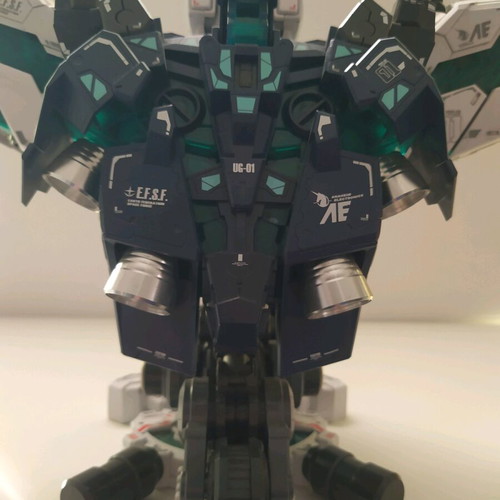RX-0 Unicorn Gundam Bust 1/35 like new, assembled with LED lighting