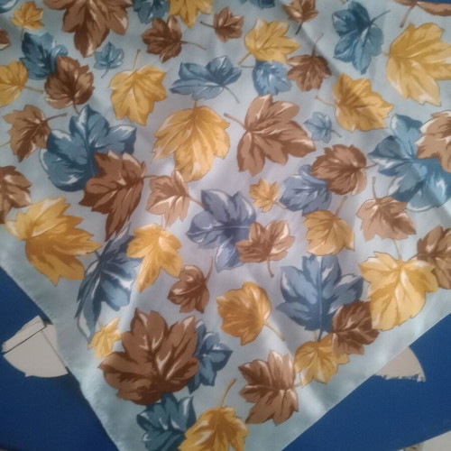Square scarf used with leaf pattern 0.56x0.56