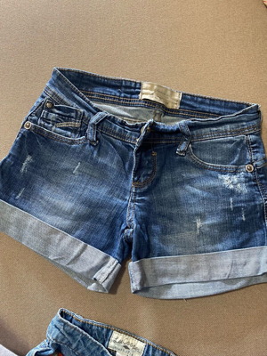 Stradivarius denim shorts size 34 like new