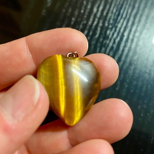 Heart pendant made of tiger's eye semi-precious stone