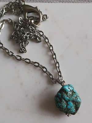 Necklace with genuine blue stone like new