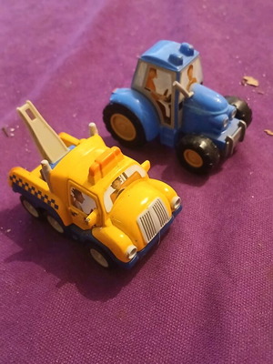 Iron toy cars tractor and farm vehicle like new, set of 2