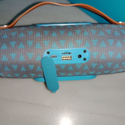 Celebrat SP-6 Portable Speaker like new