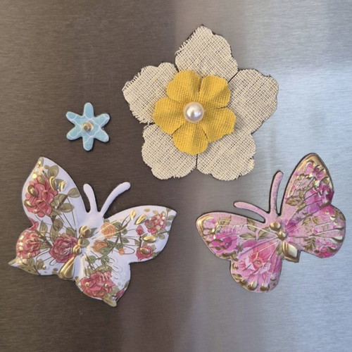Set of 4 embossed fridge magnets