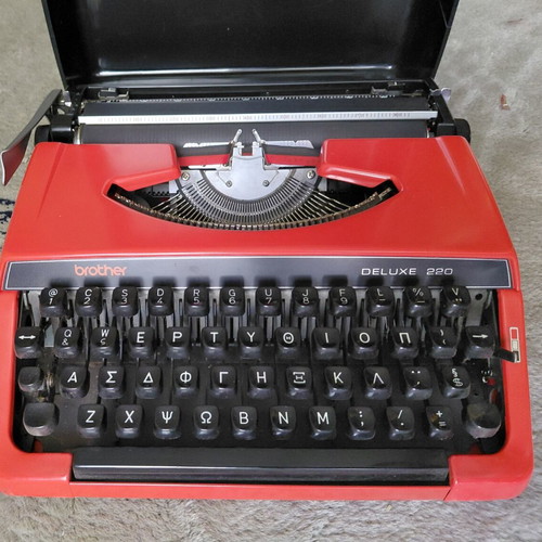 Brother Deluxe 220 Typewriter like new with Greek keyboard