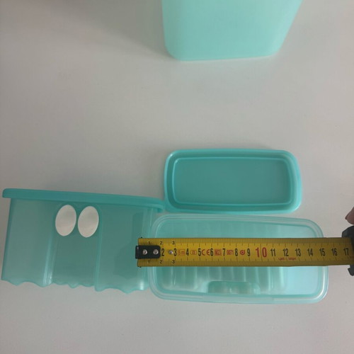 Tupperware FridgeSmart 2 pieces like new with 1 gift