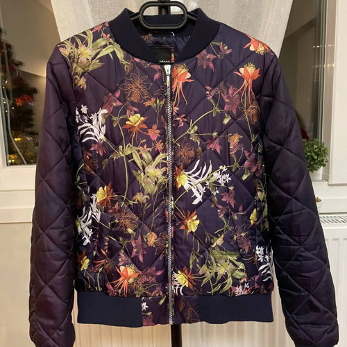 Golddigga floral jacket like new, size M