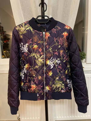 Golddigga floral jacket like new, size M