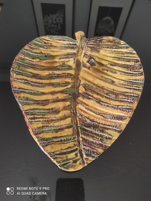 Decorative leaf-shaped platter glass ceramic, like new
