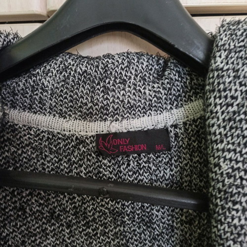 Women's cardigan like new, black and white with two pockets