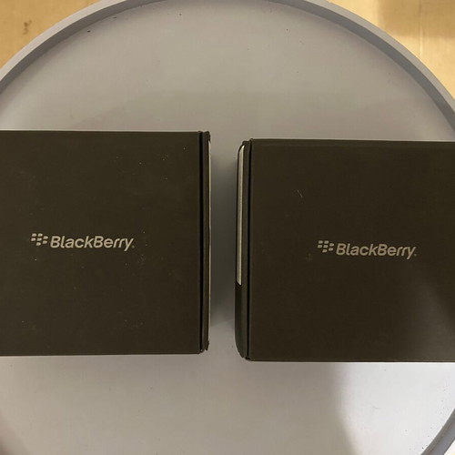 Blackberry Bold 9700 phones used, set of 2 with boxes
