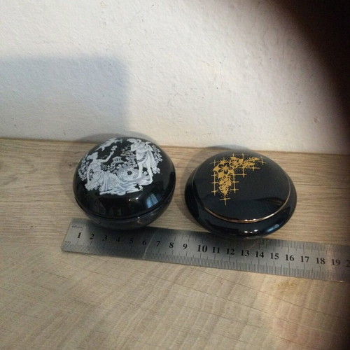 Small porcelain jewelry boxes like new, black