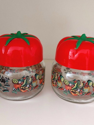 Set of 2 vintage glass kitchen jars with tomato lid