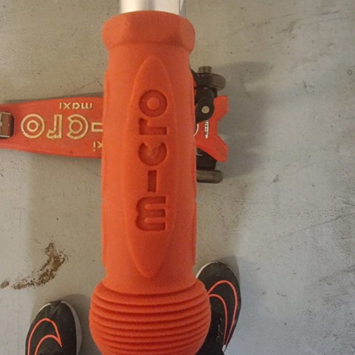 Micro Maxi Deluxe scooter used, red