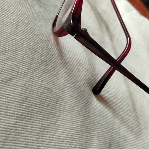 Vintage Italian Oval Eyeglass Frame like new, thin narrow bordeaux