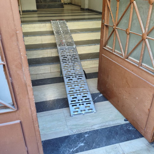 Aluminum ramp foldable 2260x305 cm with adjustable supports