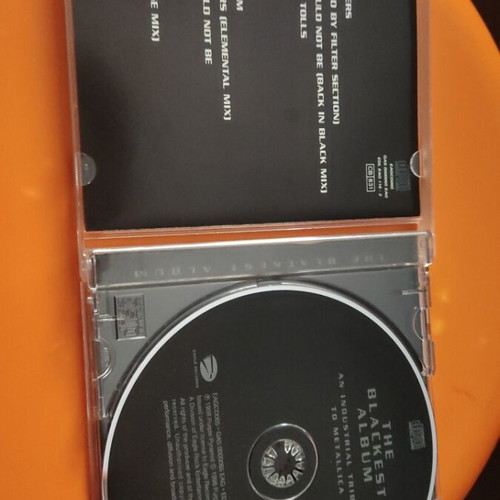 Metallica The Blackest Album CD like new, electronic